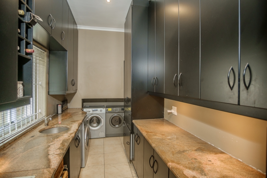 5 Bedroom Property for Sale in Misty Cliffs Western Cape